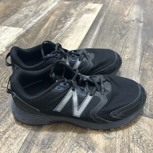 New Balance Men's Black Athletic Shoes Size 9